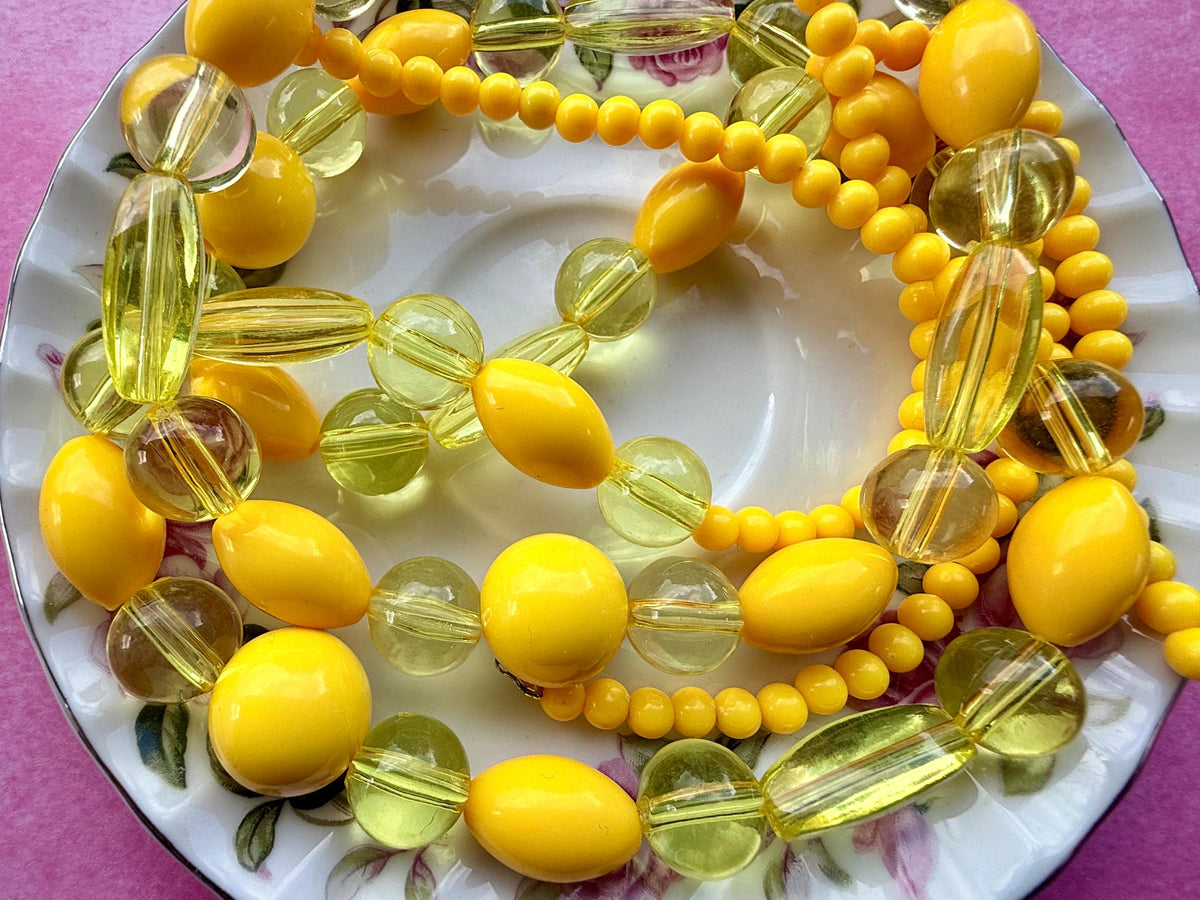 18” Vintage 1990s Acrylic Bead Strand | Retro Y2K Jewelry Making Beads | Chunky Mixed Shape Craft Supply | Choose Your Color