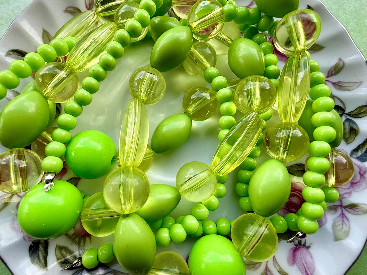 18” Vintage 1990s Acrylic Bead Strand | Retro Y2K Jewelry Making Beads | Chunky Mixed Shape Craft Supply | Choose Your Color
