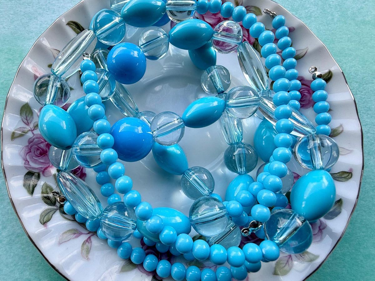 18” Vintage 1990s Acrylic Bead Strand | Retro Y2K Jewelry Making Beads | Chunky Mixed Shape Craft Supply | Choose Your Color