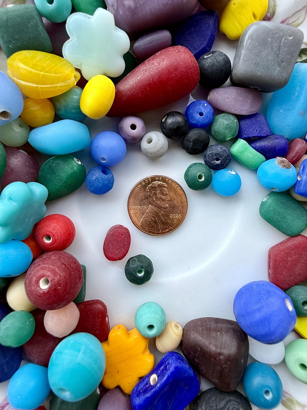1/2 lb Vintage Rainbow Glass Beads - Assorted Random Glass Bead Mix – Bulk Beads for Jewelry Making
